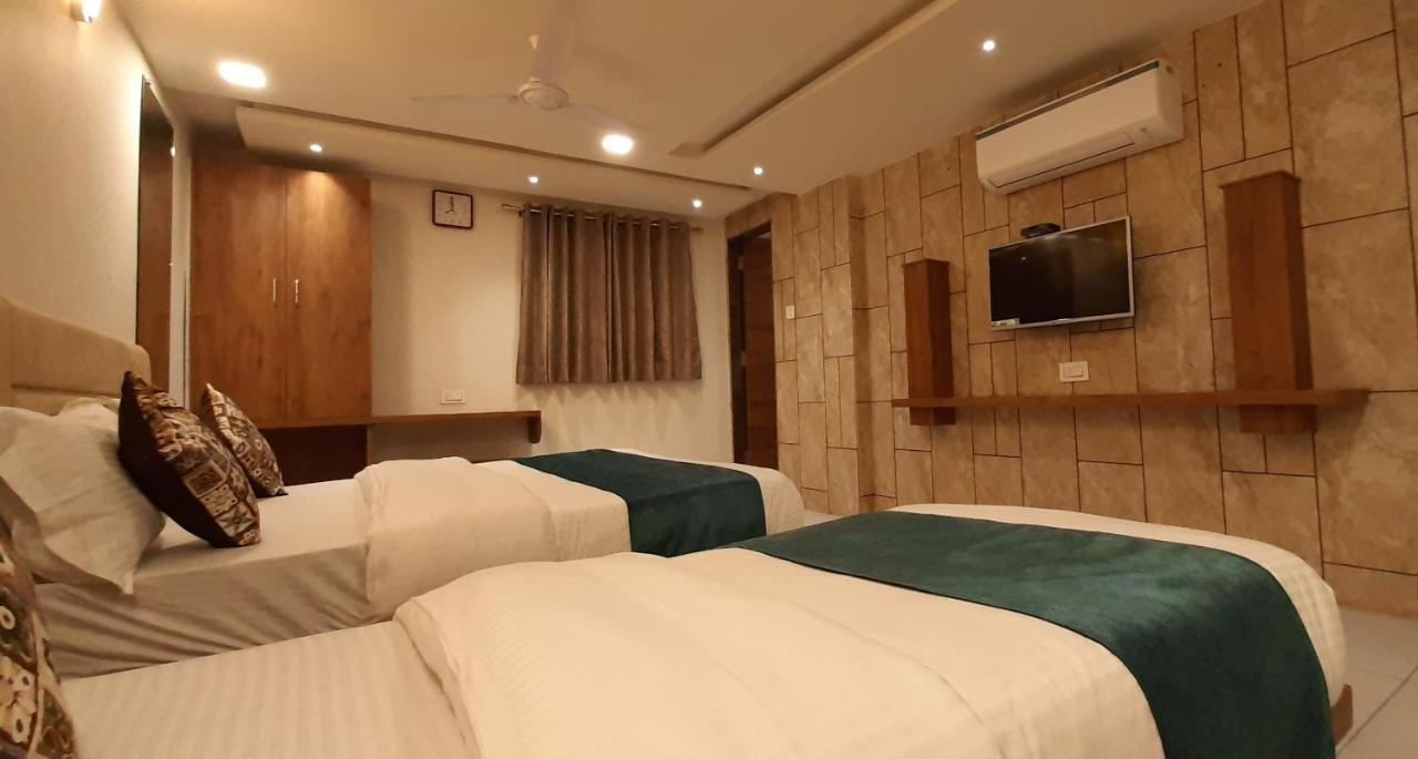 Hotel Kinara Ahmedabad Luaran gambar