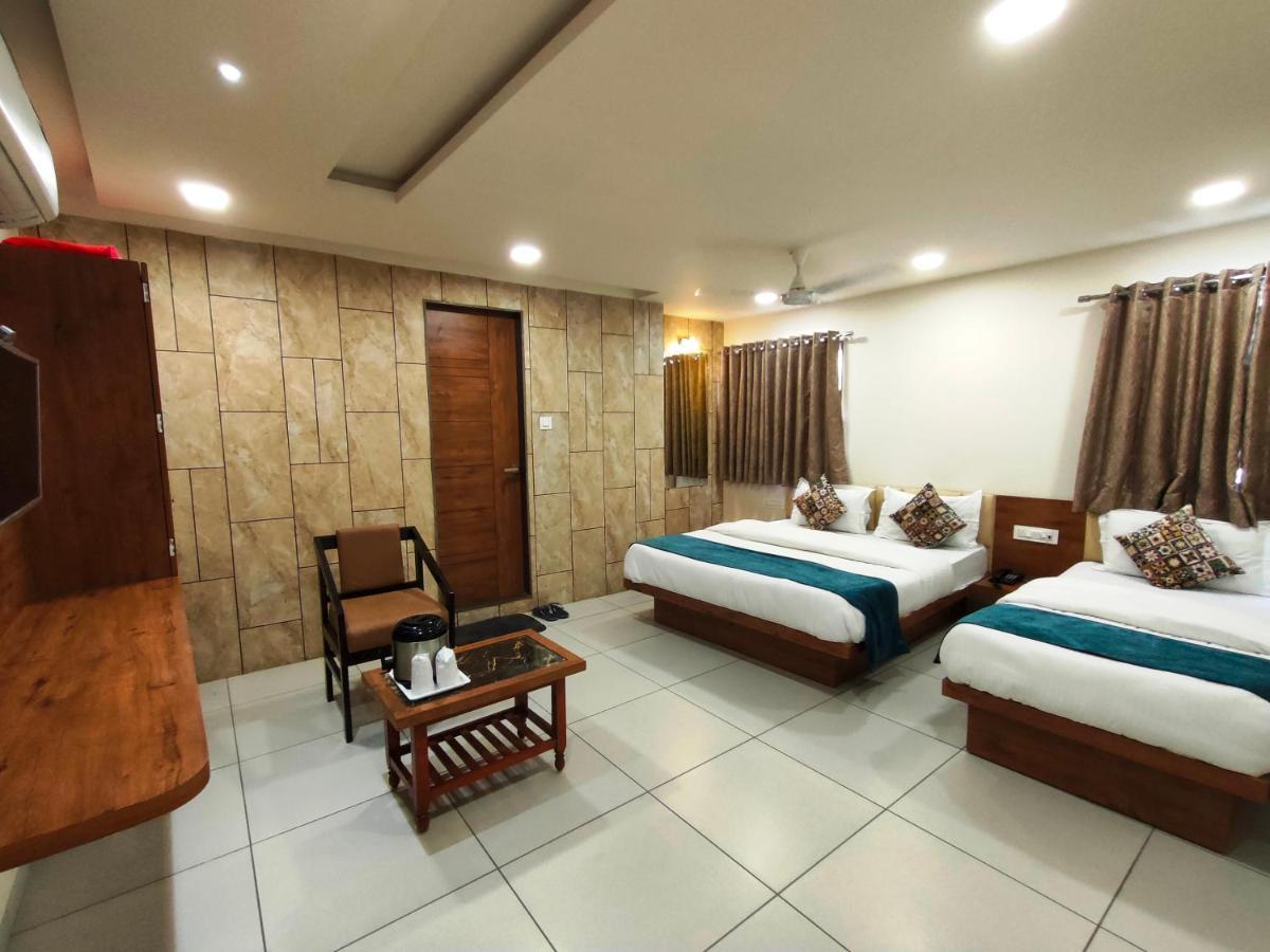 Hotel Kinara Ahmedabad Luaran gambar