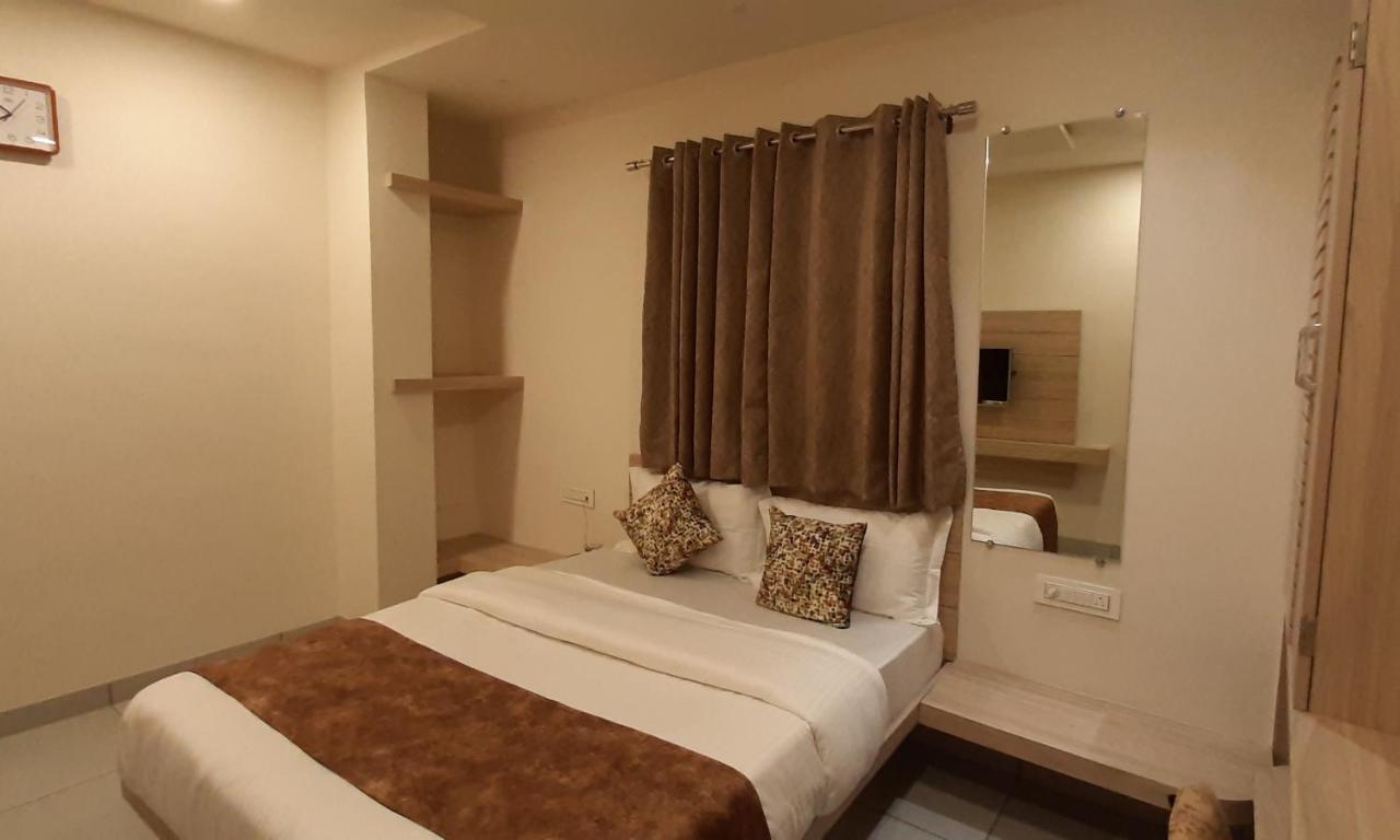 Hotel Kinara Ahmedabad Luaran gambar