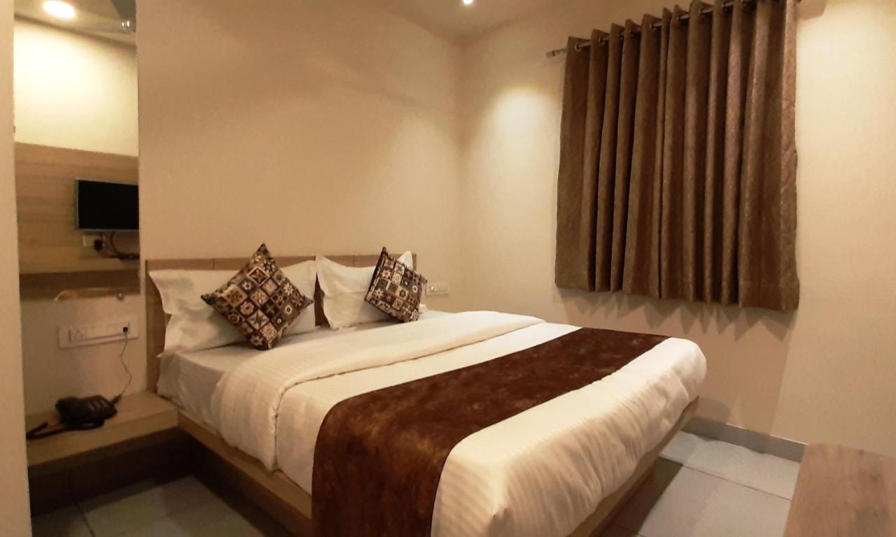 Hotel Kinara Ahmedabad Luaran gambar