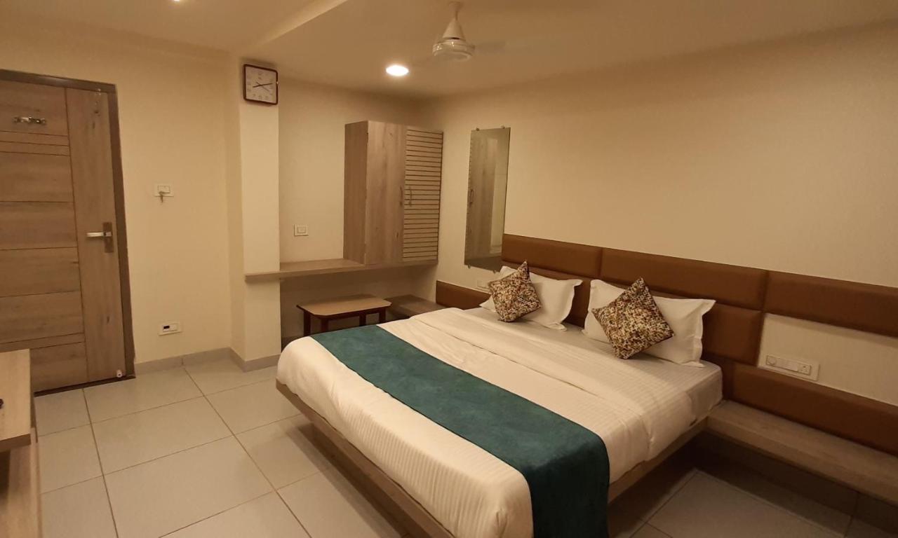 Hotel Kinara Ahmedabad Luaran gambar