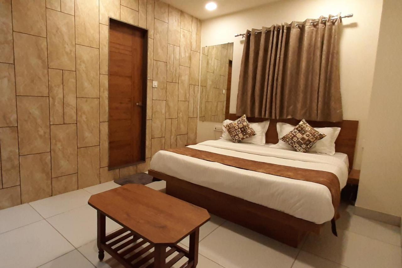 Hotel Kinara Ahmedabad Luaran gambar